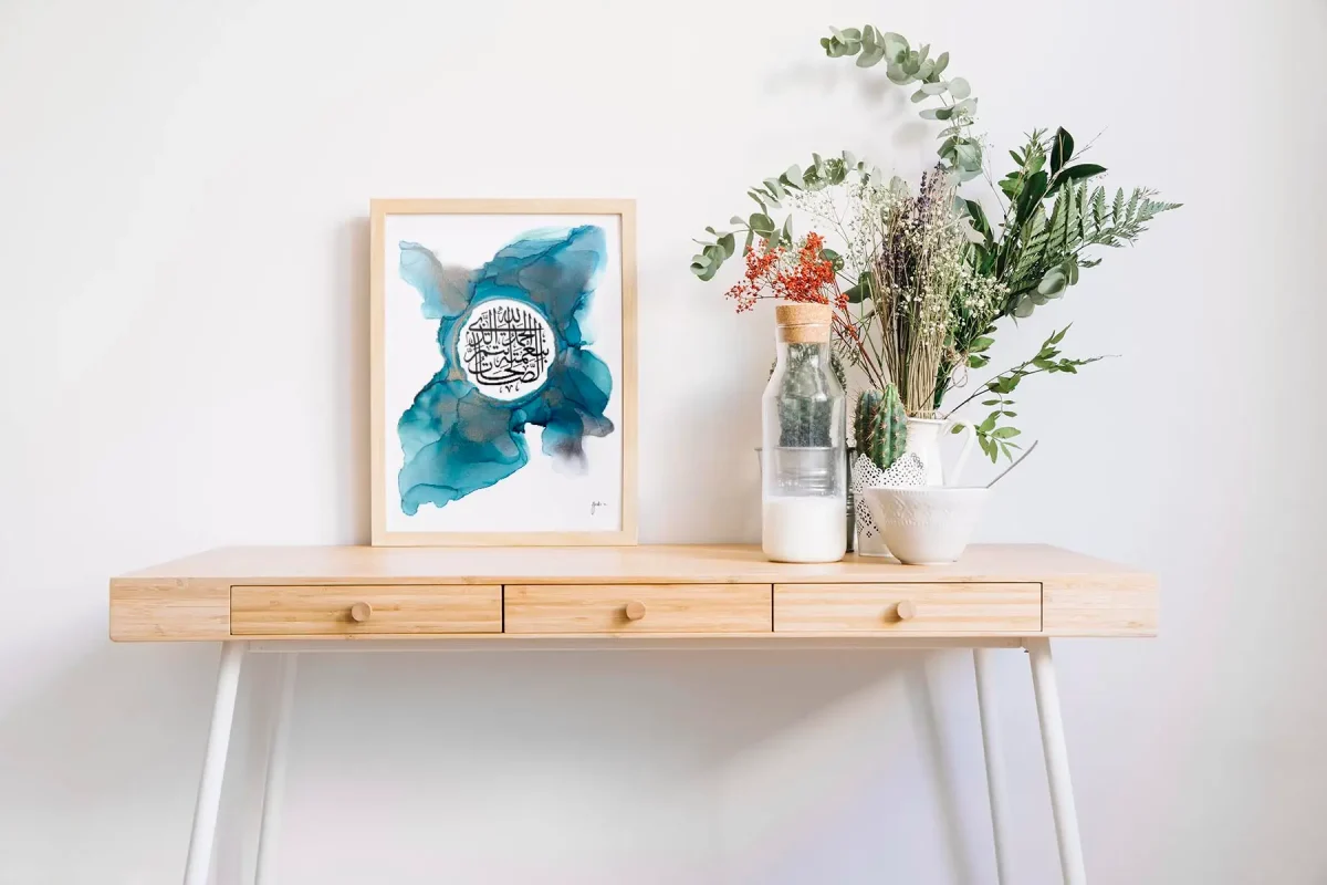 Lámina impresa Alhamdulillah – Caligrafía árabe en tonos azules y dorados