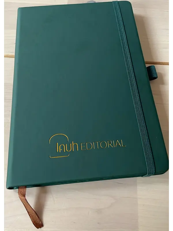 Cuaderno Lauh Editorial - tapa dura verde con logo dorado