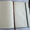 Interior pautado del Cuaderno Lauh Editorial - hojas a rayas con marcapáginas