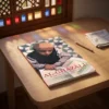 El libro de la creencia para niños - Al Ghazali de Abu Hamid Al-Gazali (Algazel), sobre una mesa de madera con la sombra de una celosía