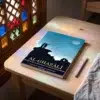 El libro de la limosna y el libro del ayuno para niños - Al Ghazali de Abu Hamid Al-Gazali (Algazel), sobre una mesa de madera con la sombra de una celosía
