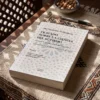 Tratado sobre la Ciencia del Sufismo – Tomo I de Abu Al-Qasim Al-Qushayri, sobre una mesa de madera con la sombra de una celosía