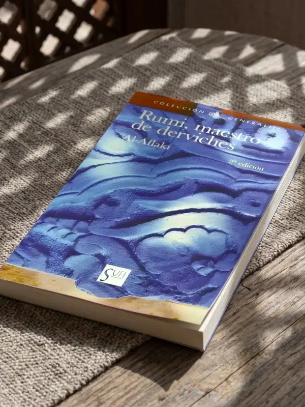 Rumi, maestro de derviches de Al-Aflaki, sobre una mesa de madera con la sombra de una celosía