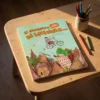 Si encuentro mi bicicleta… de Narges Mirfeizi, sobre una mesa infantil de madera con lápices de colores