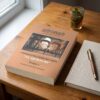 Tafsir al Qurtubi Tomo 1 de Imam al Qurtubi, sobre un escritorio de madera